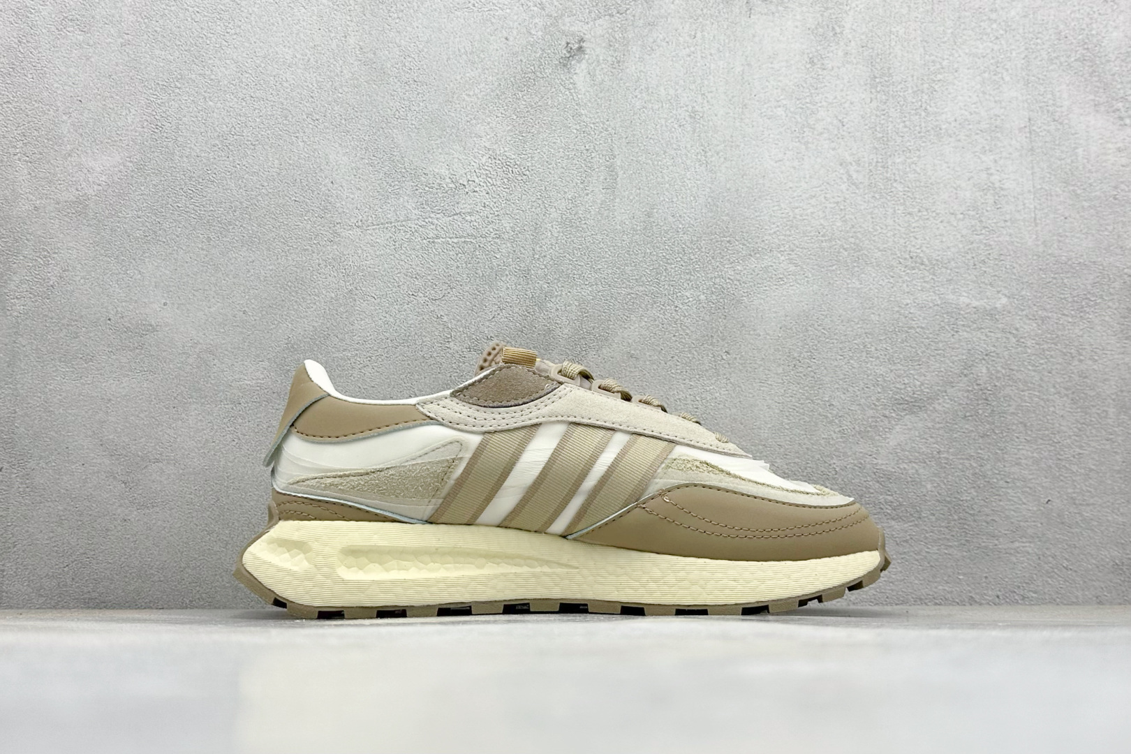 170 AD Originals Retropy E5 爆米花中底 复古运动休闲跑步鞋 脚感爆炸 非常舒适 HQ3657