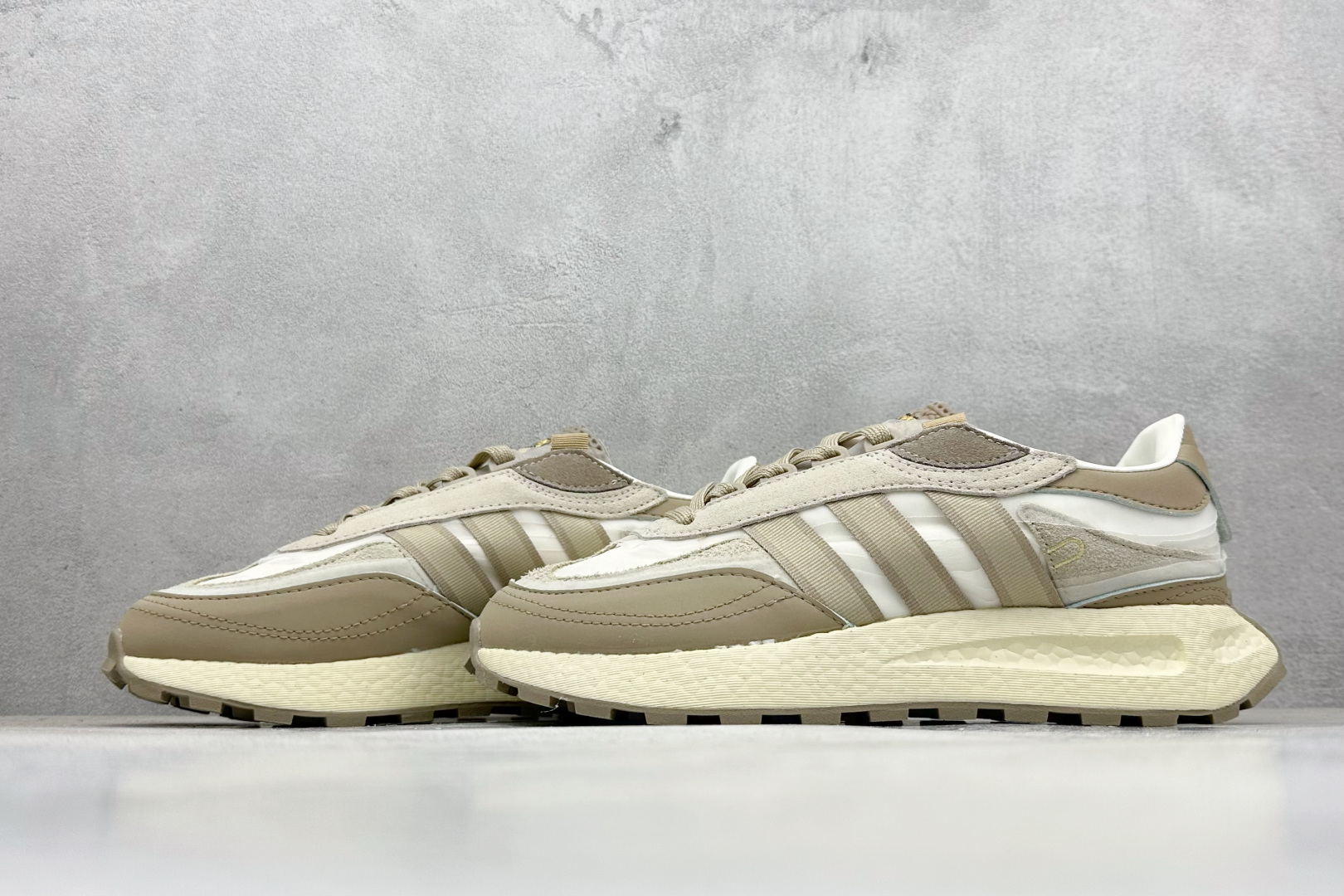 170 AD Originals Retropy E5 爆米花中底 复古运动休闲跑步鞋 脚感爆炸 非常舒适 HQ3657