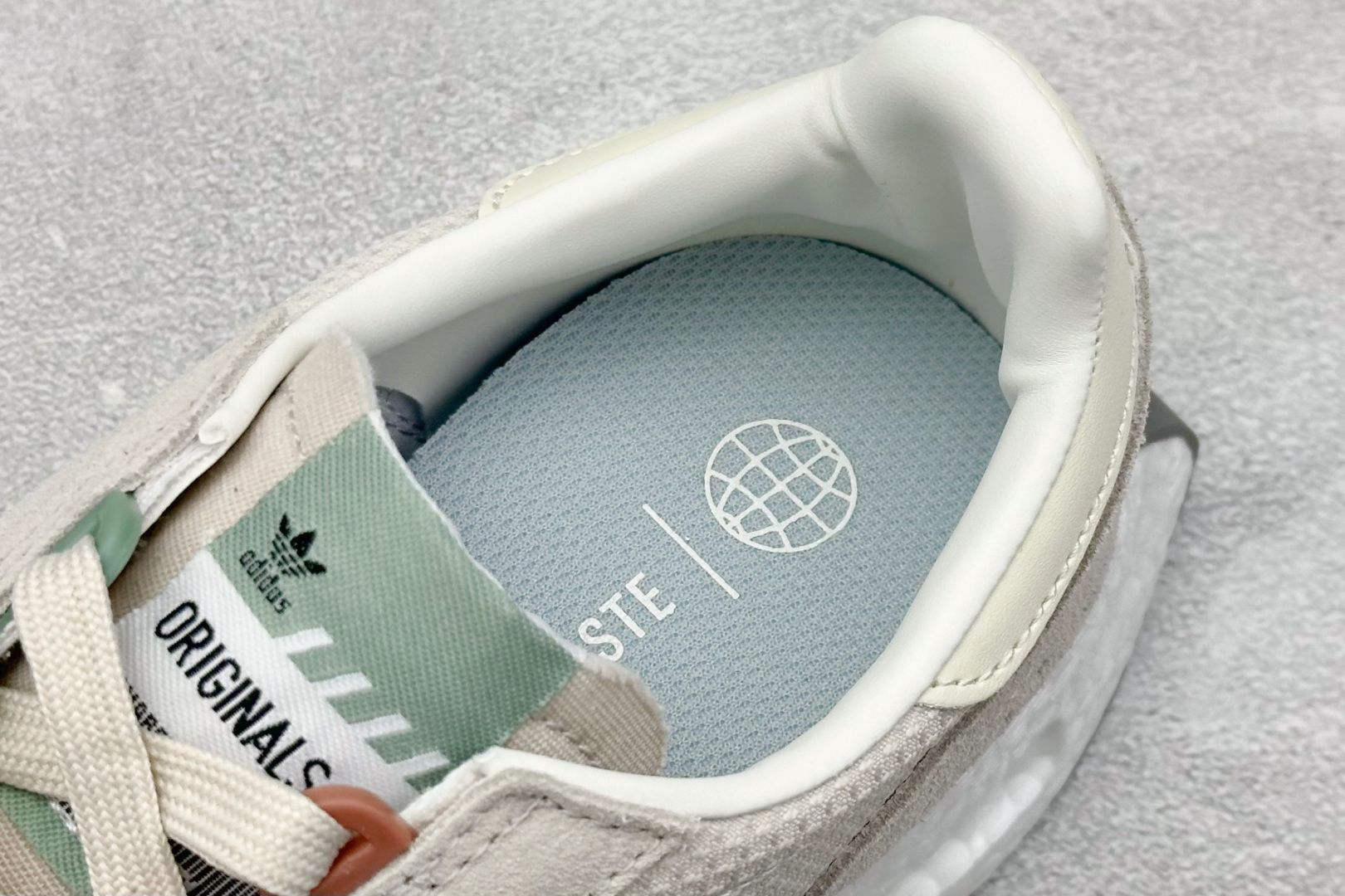 170 AD Originals Retropy E5 爆米花中底 复古运动休闲跑步鞋 脚感爆炸 非常舒适 IG3400