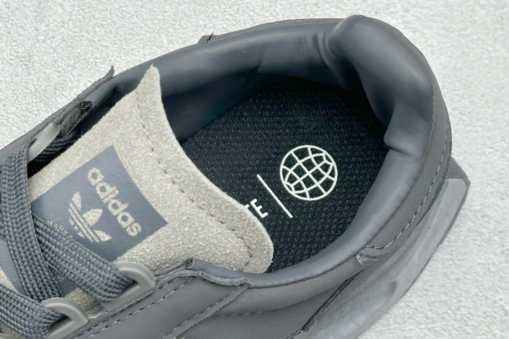 AD Originals Retropy E5 爆米花中底 复古运动休闲跑步鞋 脚感爆炸 非常舒适 货号