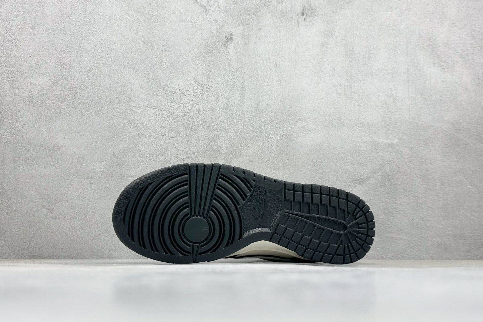 280 XC版Nike SB Dunk Low x LABUBU 黑白小勾 DG2025-006