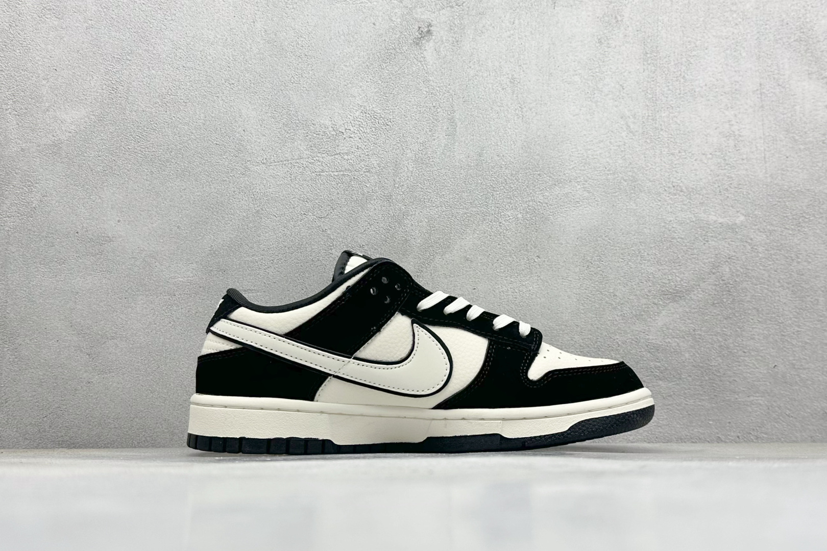 280 XC版Nike SB Dunk Low x LABUBU 黑白小勾 DG2025-006