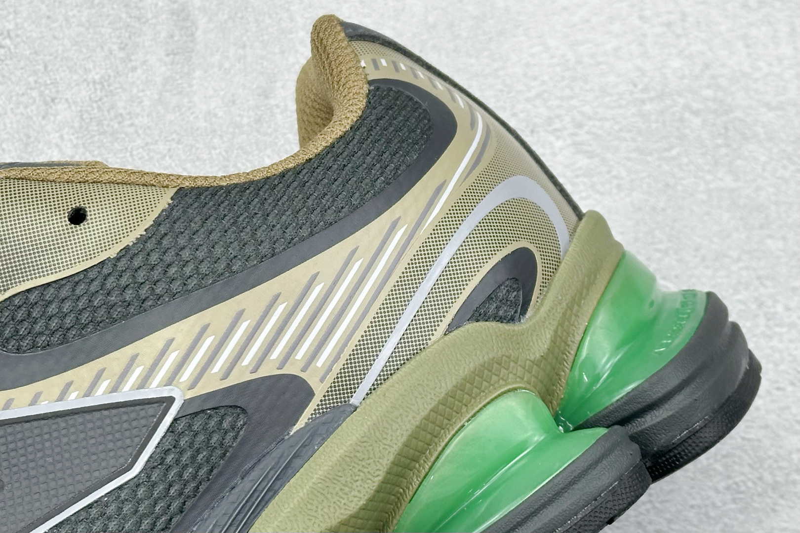 210 New Balance 新百伦 NB2000 网面休闲鞋 U20006E1