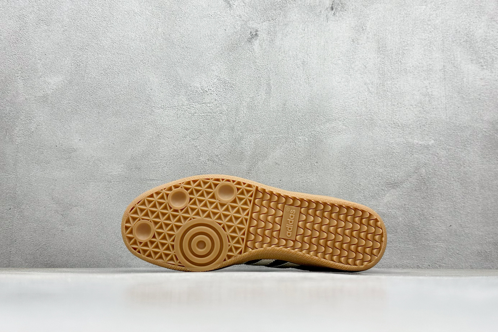 180 AD Originals Samba 桑巴训练鞋 鞋是一款永恒的训练偶像 JR9447