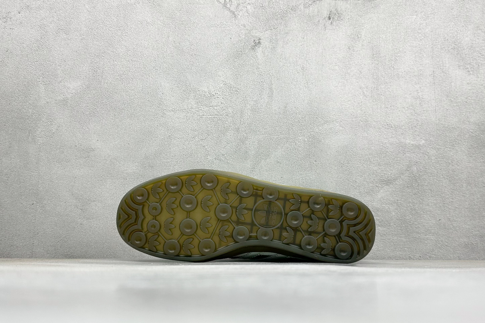 160 Bad Bunny x Adidas Gazelle Indoor 联名款 三叶草复古休闲防滑耐磨低帮板鞋 JS5049-Chinese UA Cheap High Quatity Brand Clothes Bags handbags Sneakers wholesale wholesaler seller from China Factory suppliers Fashion Clothing Shoes best Quality Beautiful Price 160 Bad Bunny x Adidas Gazelle Indoor 联名款 三叶草复古休闲防滑耐磨低帮板鞋 JS5049