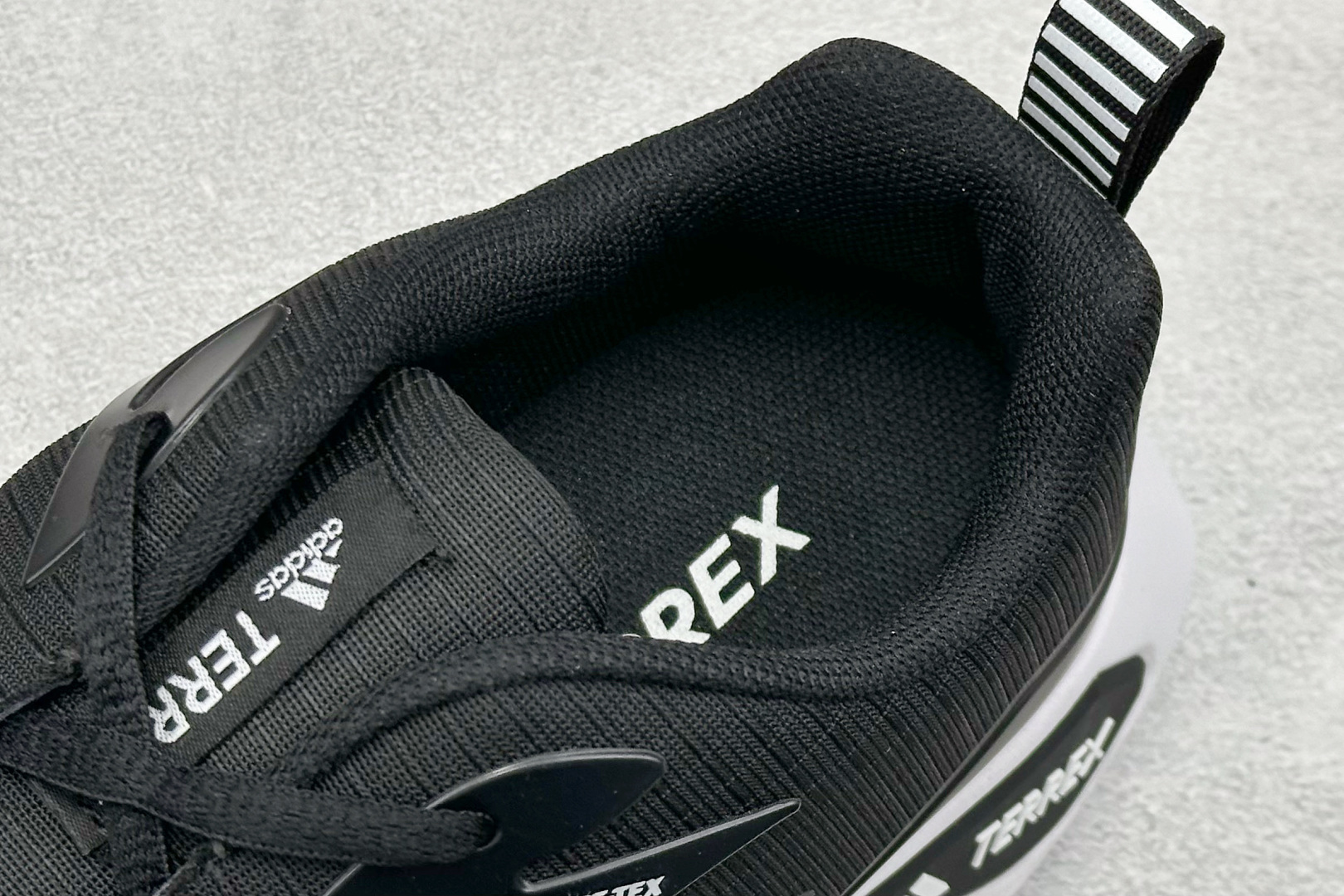 180 ADIDAS TWRREX 三叶草 清风系列 复古网面透气跑步鞋 跑步鞋 GW5775-Chinese UA Cheap High Quatity Brand Clothes Bags handbags Sneakers wholesale wholesaler seller from China Factory suppliers Fashion Clothing Shoes best Quality Beautiful Price 180 ADIDAS TWRREX 三叶草 清风系列 复古网面透气跑步鞋 跑步鞋 GW5775