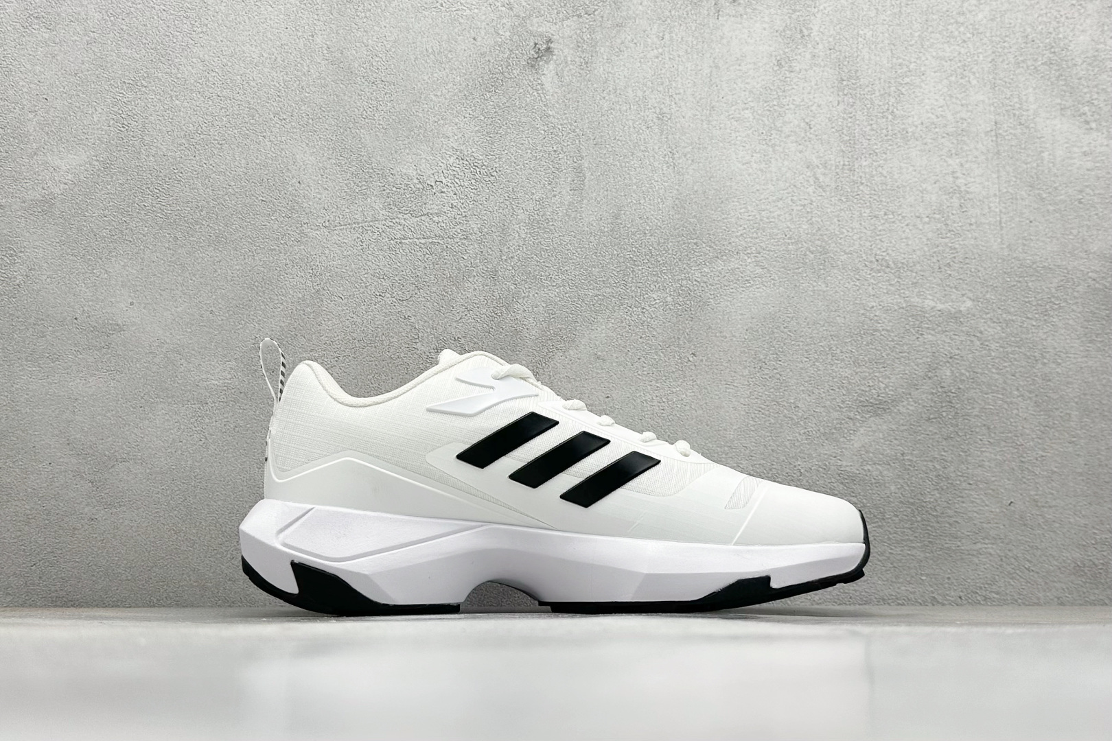 180 ADIDAS TWRREX 三叶草 清风系列 复古网面透气跑步鞋 网面透气鞋面 穿孔气垫 舒适减震跑步鞋 GW5777