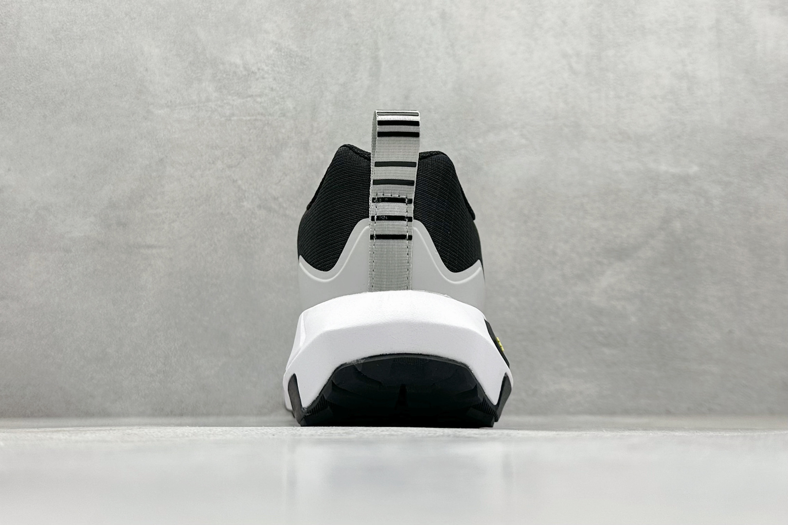 180 ADIDAS TWRREX 三叶草 清风系列 复古网面透气跑步鞋 舒适减震跑步鞋 GY7598