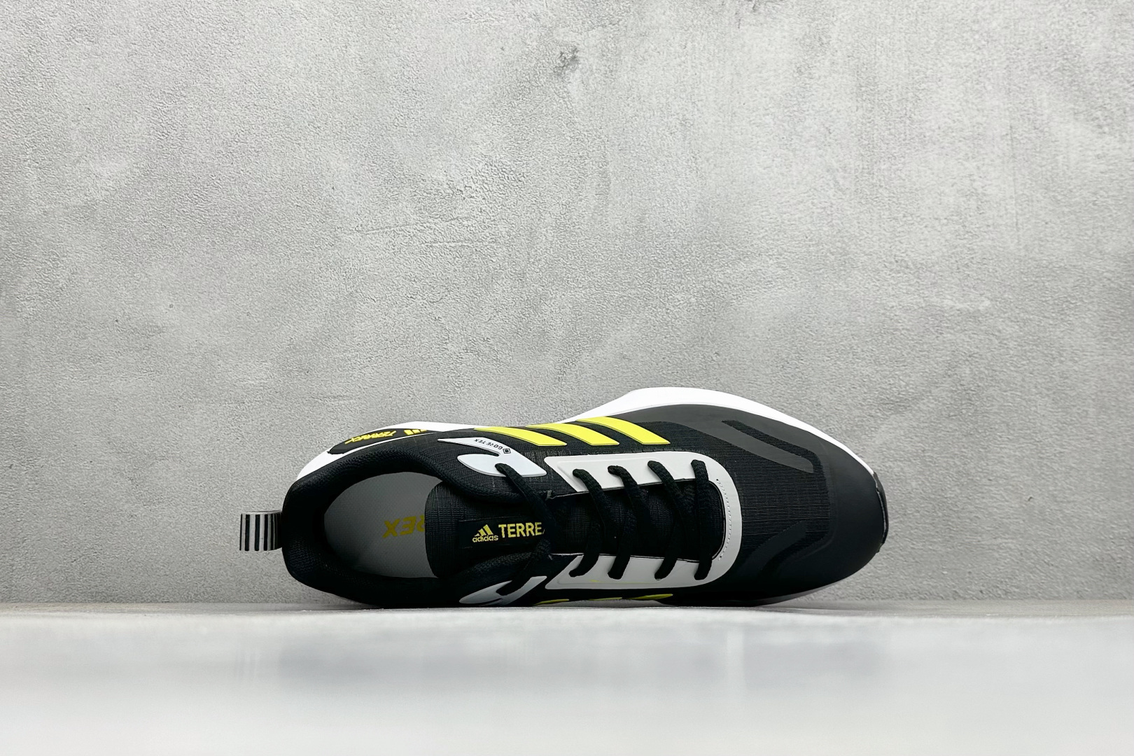 180 ADIDAS TWRREX 三叶草 清风系列 复古网面透气跑步鞋 舒适减震跑步鞋 GY7598