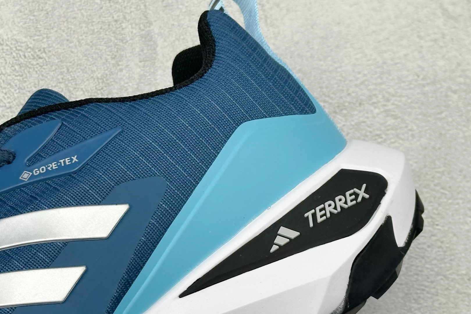 180 ADIDAS TWRREX 三叶草 清风系列 复古网面透气跑步鞋 GY7562