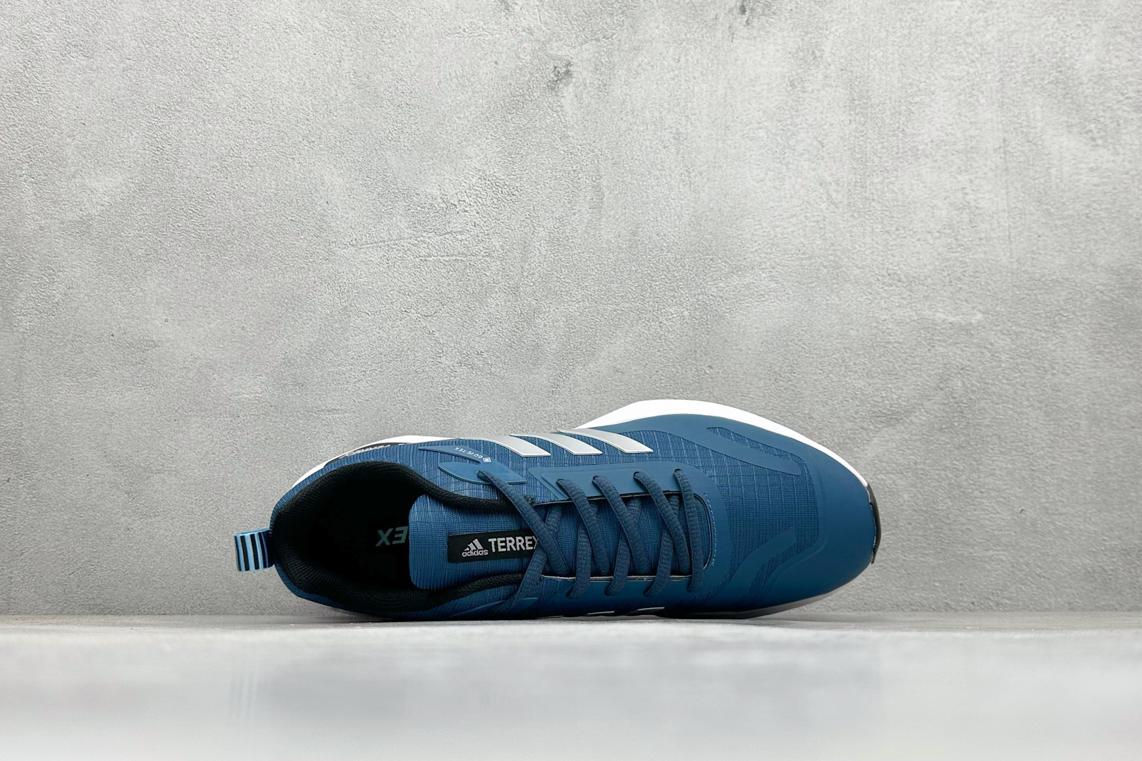 180 ADIDAS TWRREX 三叶草 清风系列 复古网面透气跑步鞋 GY7562