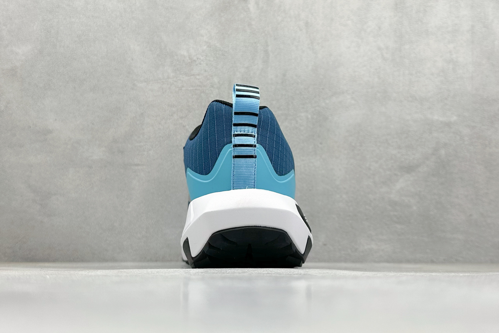 180 ADIDAS TWRREX 三叶草 清风系列 复古网面透气跑步鞋 GY7562