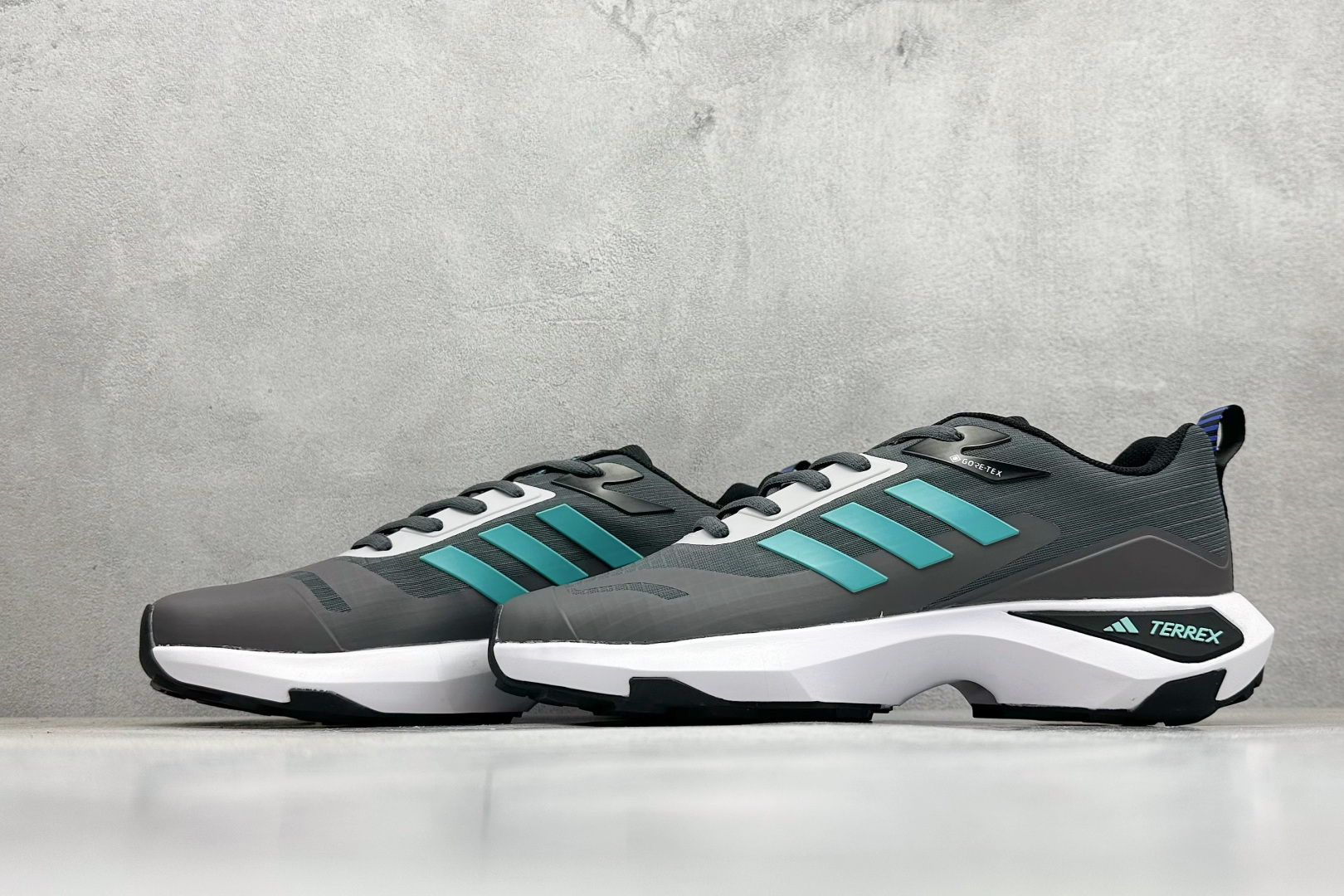 180 ADIDAS TWRREX 三叶草 清风系列 复古网面透气跑步鞋 网面透气鞋面 穿孔气垫 舒适减震跑步鞋 GY7597