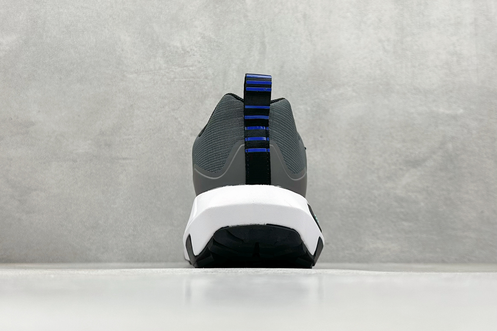 180 ADIDAS TWRREX 三叶草 清风系列 复古网面透气跑步鞋 网面透气鞋面 穿孔气垫 舒适减震跑步鞋 GY7597