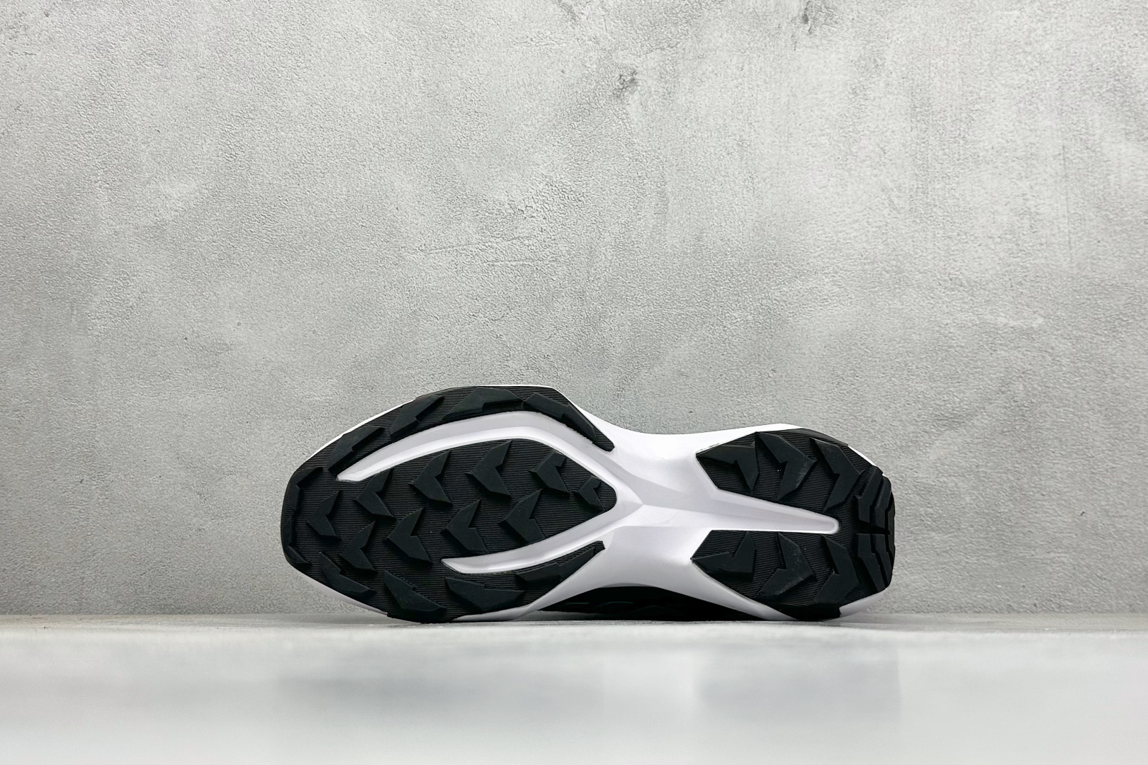 180 ADIDAS TWRREX 三叶草 清风系列 复古网面透气跑步鞋 网面透气鞋面 穿孔气垫 舒适减震跑步鞋 GY7597