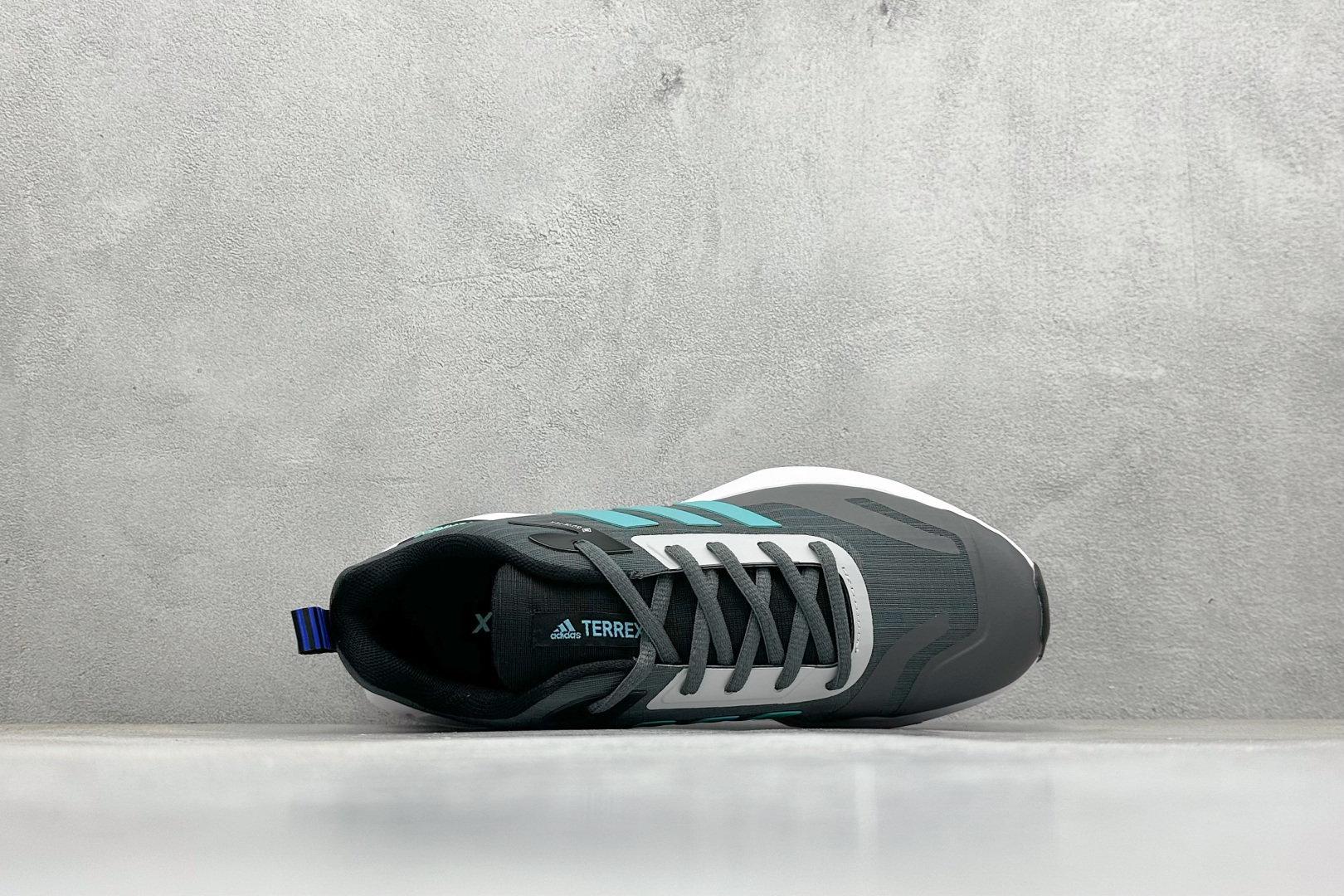 180 ADIDAS TWRREX 三叶草 清风系列 复古网面透气跑步鞋 网面透气鞋面 穿孔气垫 舒适减震跑步鞋 GY7597