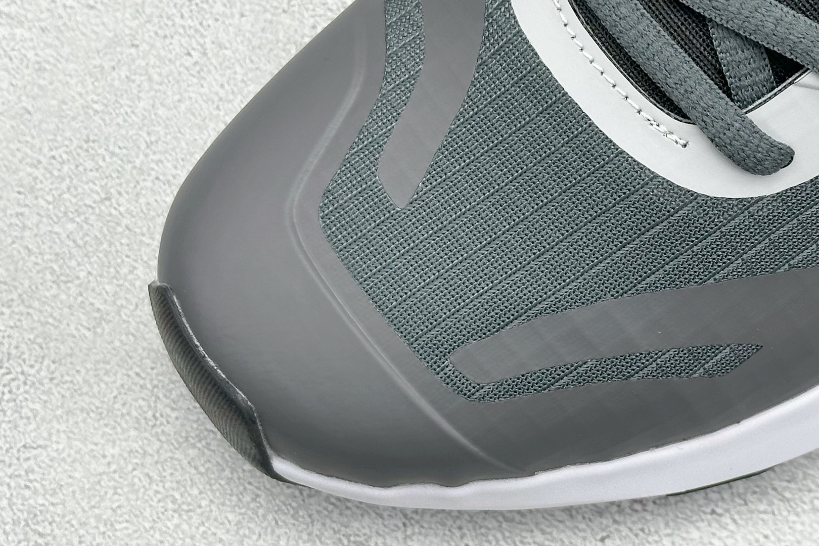 180 ADIDAS TWRREX 三叶草 清风系列 复古网面透气跑步鞋 网面透气鞋面 穿孔气垫 舒适减震跑步鞋 GY7597