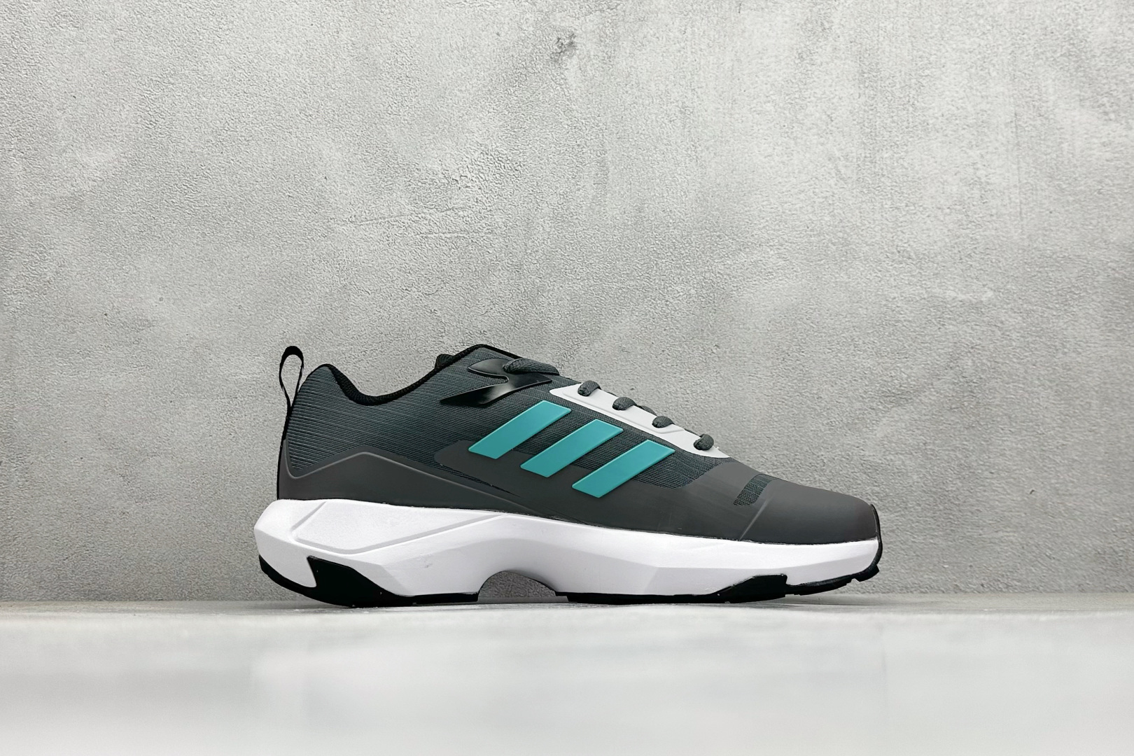 180 ADIDAS TWRREX 三叶草 清风系列 复古网面透气跑步鞋 网面透气鞋面 穿孔气垫 舒适减震跑步鞋 GY7597