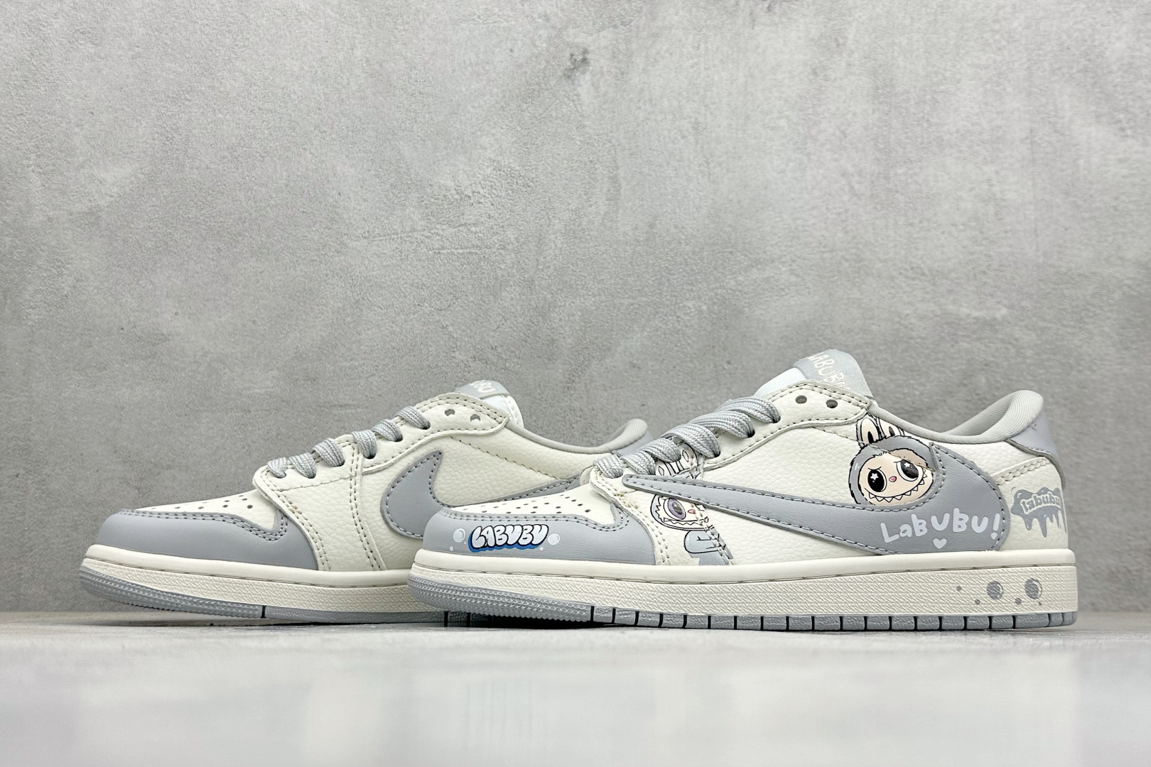 Travis Scott x Fragment Design x Air Jordan 1 Low SP AJ1 乔1 拉布布 低帮文化休闲板鞋 JW1188-163-莆田鞋,莆田鞋货源,高仿鞋,高仿鞋货源,安福档口,莆田高仿鞋,莆田鞋批发,高仿鞋批发,莆田高仿运动鞋,高仿运动鞋,莆田运动鞋 Travis Scott x Fragment Design x Air Jordan 1 Low SP AJ1 乔1 拉布布 低帮文化休闲板鞋 JW1188-163