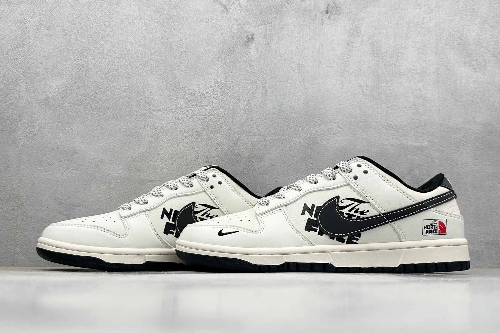240 Nike SB Dunk Low x The North Face 白黑小勾 XF8698-207