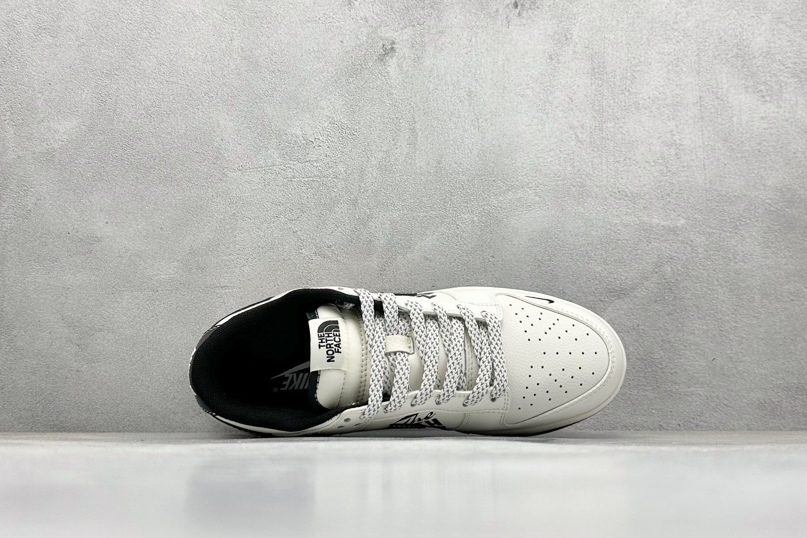 240 Nike SB Dunk Low x The North Face 白黑小勾 XF8698-207