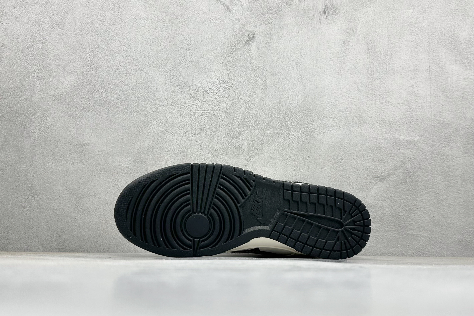 240 Nike SB Dunk Low x The North Face 白黑小勾 XF8698-207