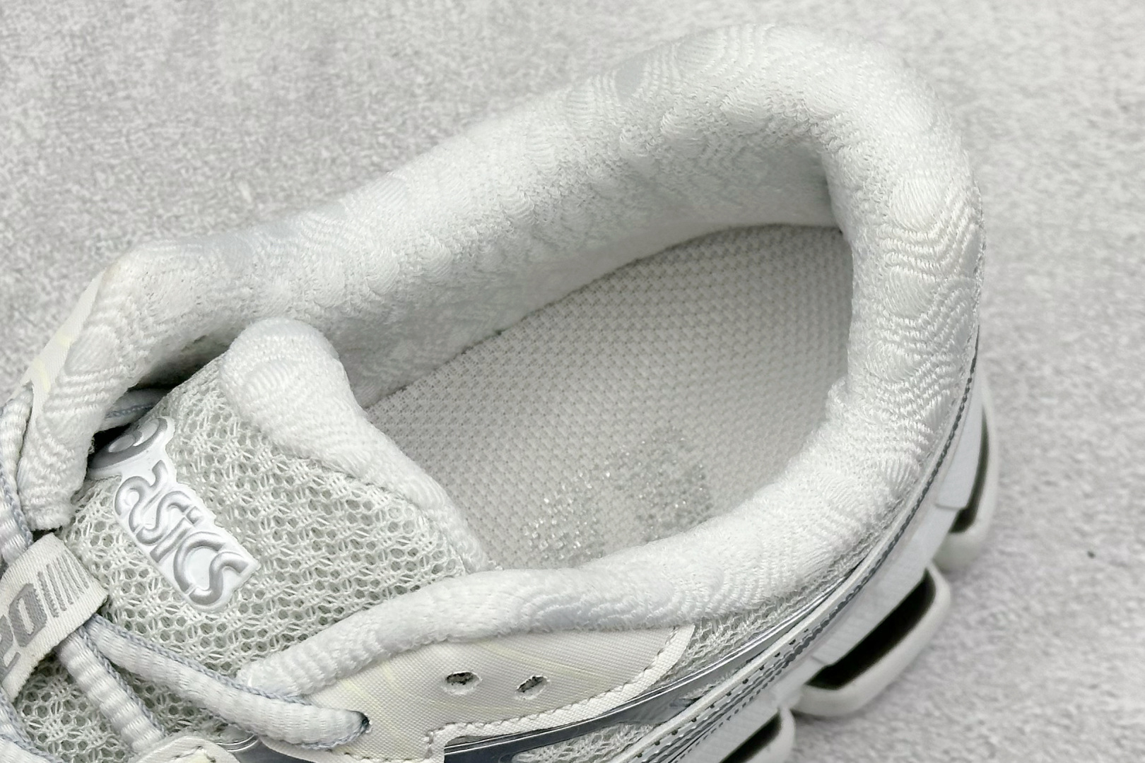 220 亚瑟士GEL-KINETIC FLUENT 休闲透气跑步鞋 1203A388-101