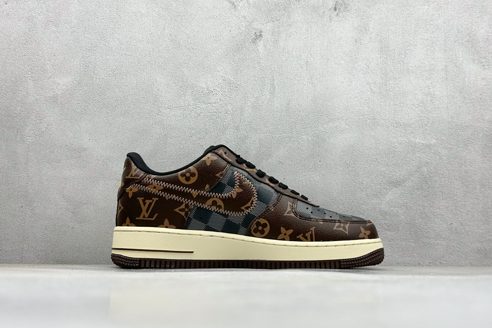 SC版Nike Air Force 1'07 Low LV联名 咖啡灰 空军一号低帮休闲板鞋 SC0601-563-莆田鞋,莆田鞋货源,高仿鞋,高仿鞋货源,安福档口,莆田高仿鞋,莆田鞋批发,高仿鞋批发,莆田高仿运动鞋,高仿运动鞋,莆田运动鞋 SC版Nike Air Force 1'07 Low LV联名 咖啡灰 空军一号低帮休闲板鞋 SC0601-563