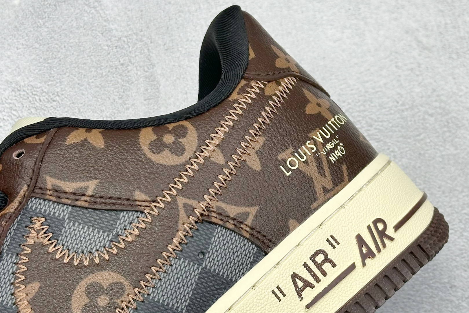 SC版Nike Air Force 1'07 Low LV联名 咖啡灰 空军一号低帮休闲板鞋 SC0601-563-莆田鞋,莆田鞋货源,高仿鞋,高仿鞋货源,安福档口,莆田高仿鞋,莆田鞋批发,高仿鞋批发,莆田高仿运动鞋,高仿运动鞋,莆田运动鞋 SC版Nike Air Force 1'07 Low LV联名 咖啡灰 空军一号低帮休闲板鞋 SC0601-563