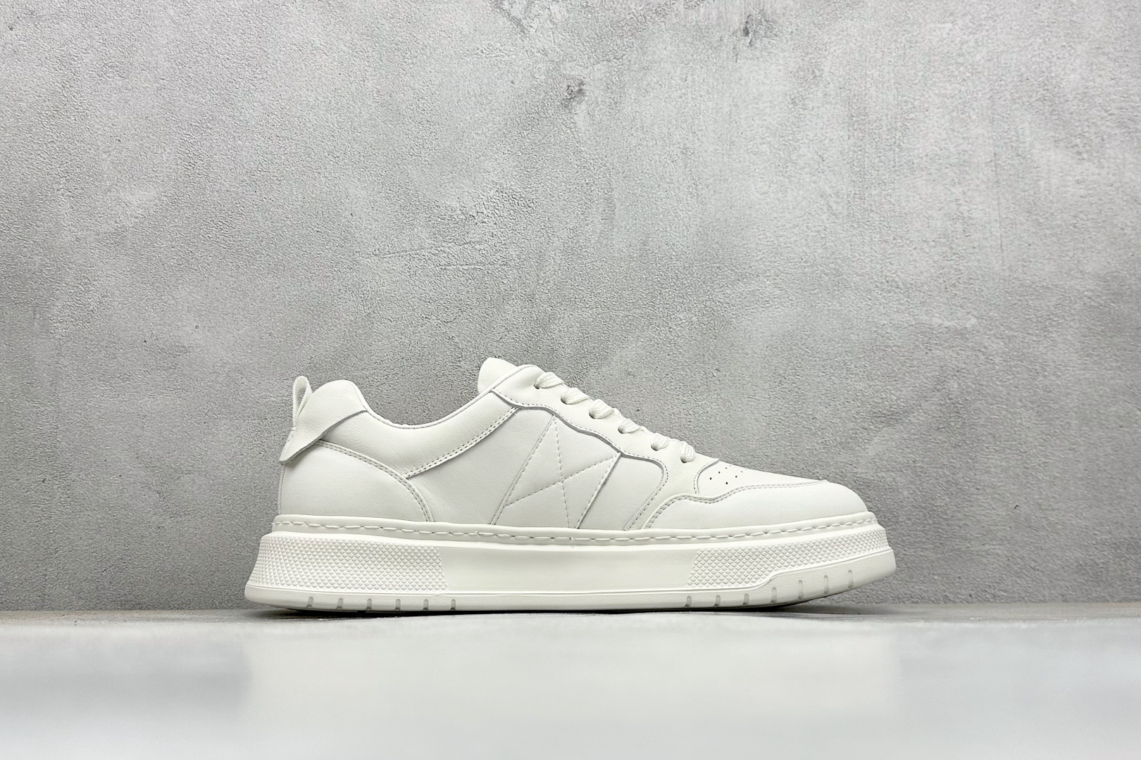 380 Valentino 华伦天奴 Rockstud untitled 厚底休闲铆钉小白鞋-Chinese UA Cheap High Quatity Brand Clothes Bags handbags Sneakers wholesale wholesaler seller from China Factory suppliers Fashion Clothing Shoes best Quality Beautiful Price 380 Valentino 华伦天奴 Rockstud untitled 厚底休闲铆钉小白鞋