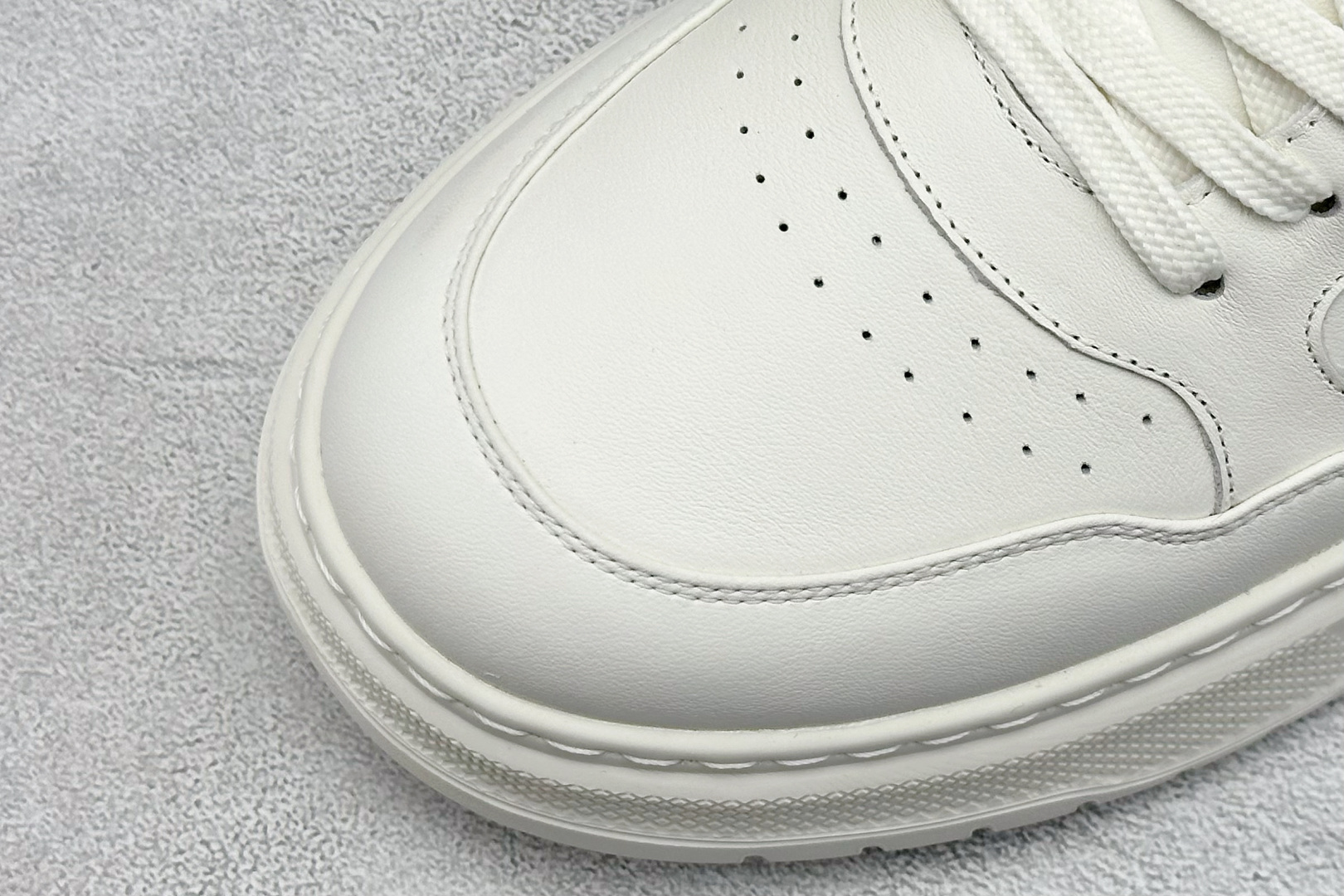 380 Valentino 华伦天奴 Rockstud untitled 厚底休闲铆钉小白鞋-Chinese UA Cheap High Quatity Brand Clothes Bags handbags Sneakers wholesale wholesaler seller from China Factory suppliers Fashion Clothing Shoes best Quality Beautiful Price 380 Valentino 华伦天奴 Rockstud untitled 厚底休闲铆钉小白鞋