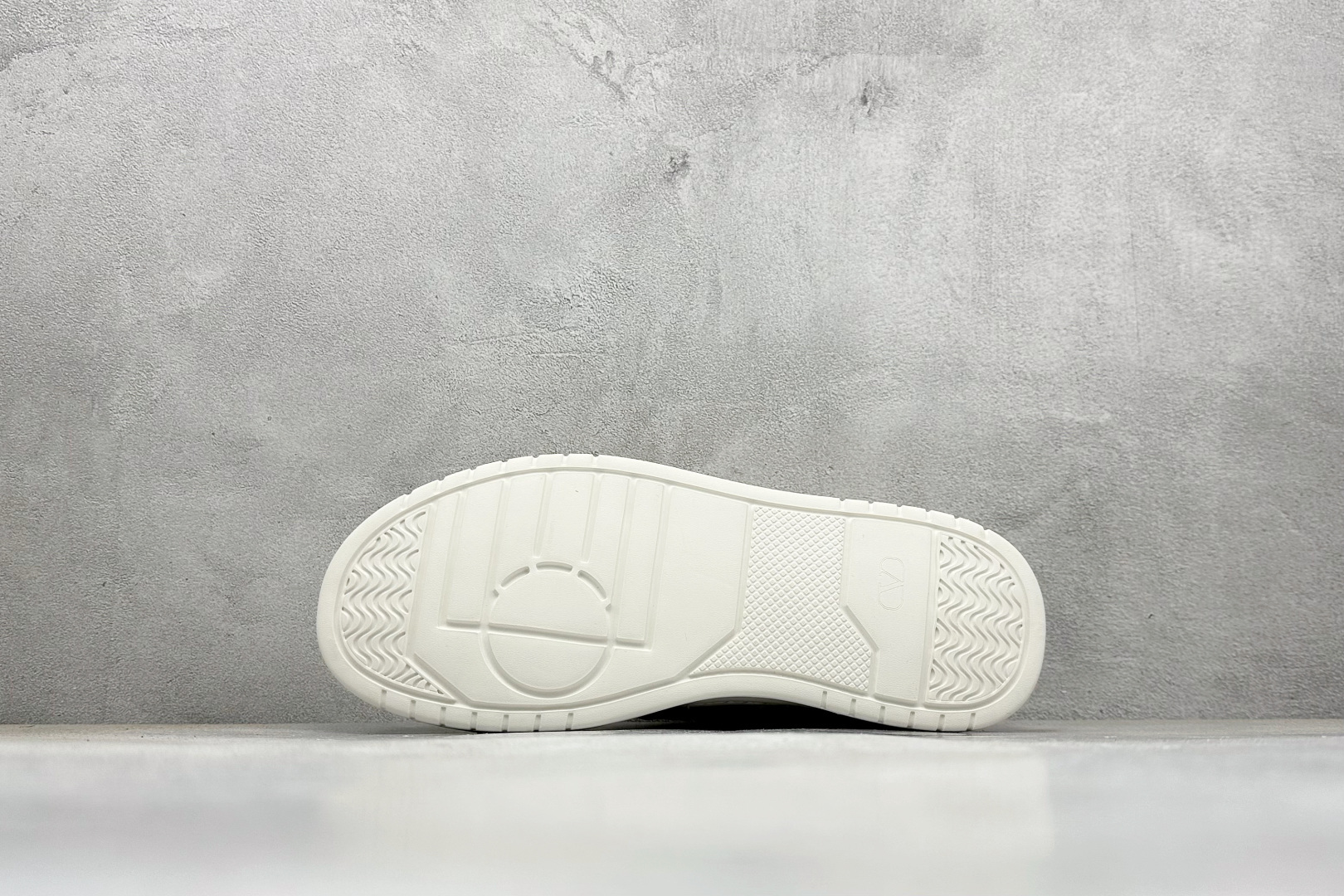 380 Valentino 华伦天奴 Rockstud untitled 厚底休闲铆钉小白鞋-Chinese UA Cheap High Quatity Brand Clothes Bags handbags Sneakers wholesale wholesaler seller from China Factory suppliers Fashion Clothing Shoes best Quality Beautiful Price 380 Valentino 华伦天奴 Rockstud untitled 厚底休闲铆钉小白鞋