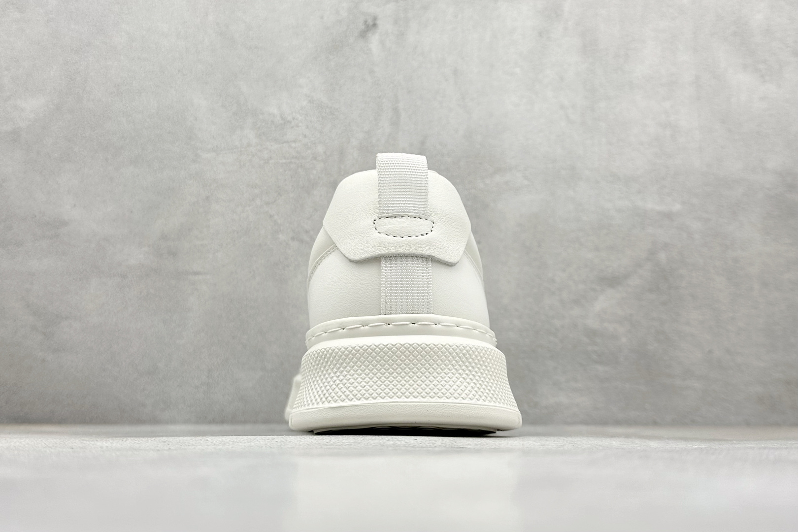 380 Valentino 华伦天奴 Rockstud untitled 厚底休闲铆钉小白鞋-Chinese UA Cheap High Quatity Brand Clothes Bags handbags Sneakers wholesale wholesaler seller from China Factory suppliers Fashion Clothing Shoes best Quality Beautiful Price 380 Valentino 华伦天奴 Rockstud untitled 厚底休闲铆钉小白鞋