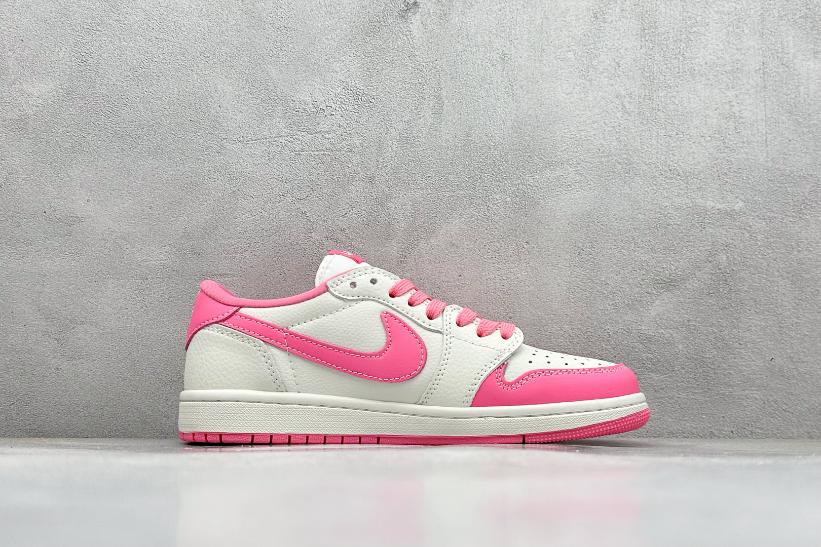 Travis Scott x Fragment Design x Jordan Air Jordan 1 Low SP “白粉拉布布” JW1188-162