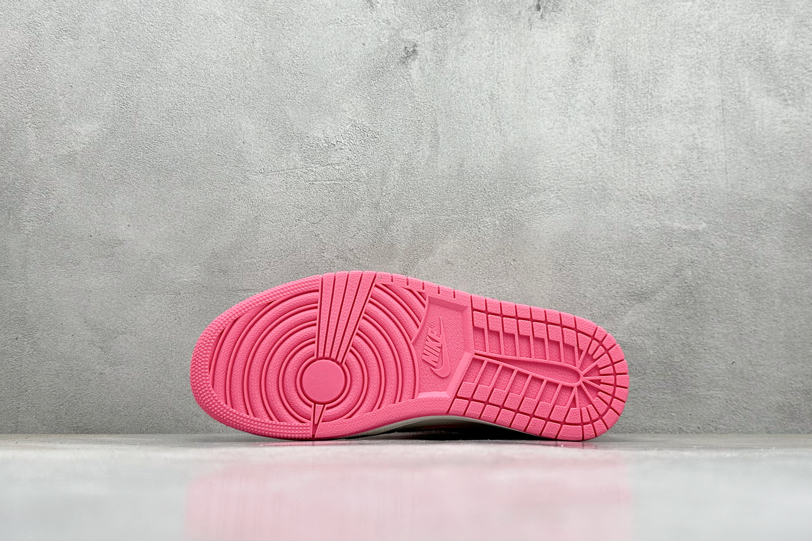 Travis Scott x Fragment Design x Jordan Air Jordan 1 Low SP “白粉拉布布” JW1188-162