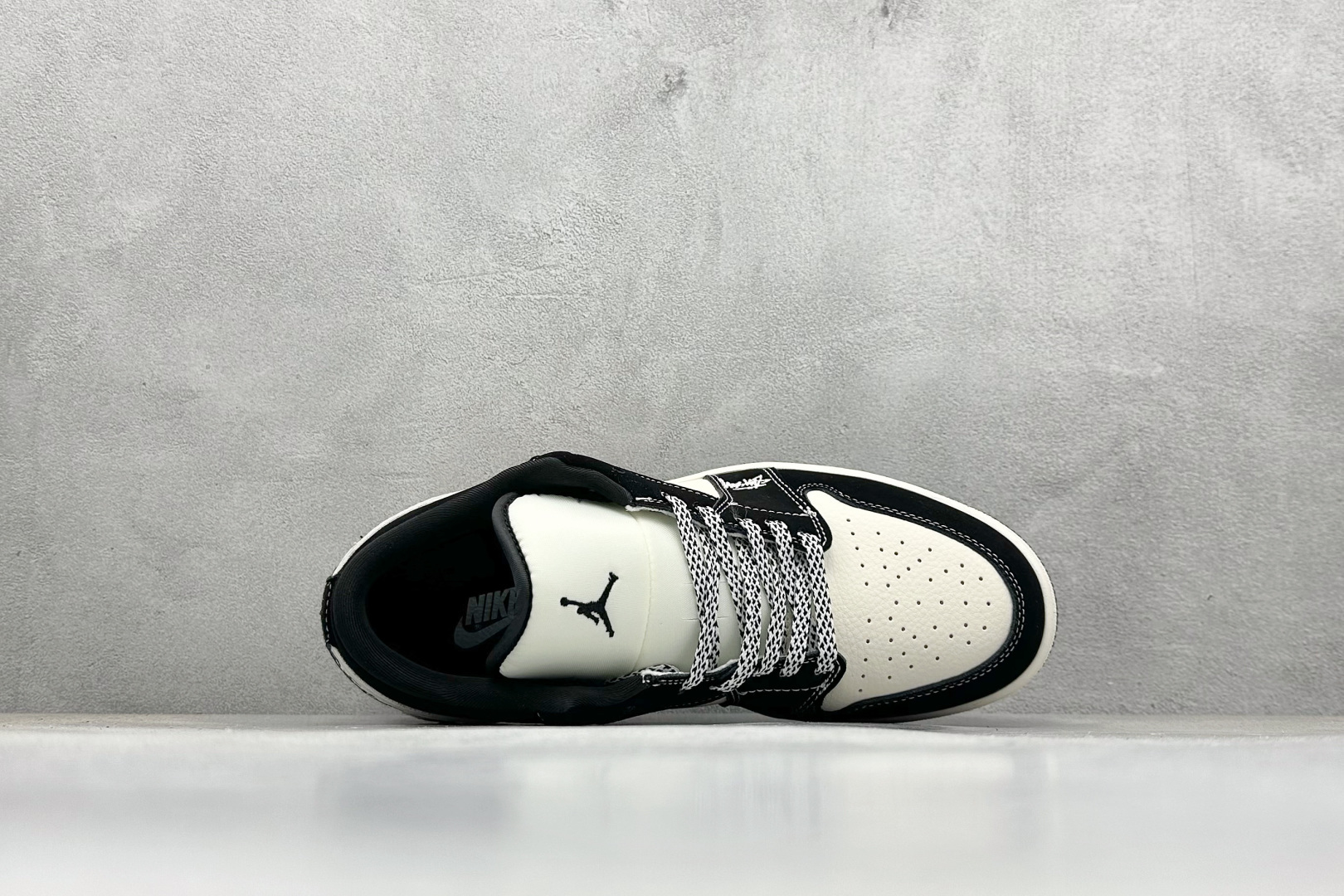 Nike Jordan Air Jordan 1 “斯图西联名——台球米黑方格” 高端定制 乔丹低帮休闲板鞋 LJ2025-001