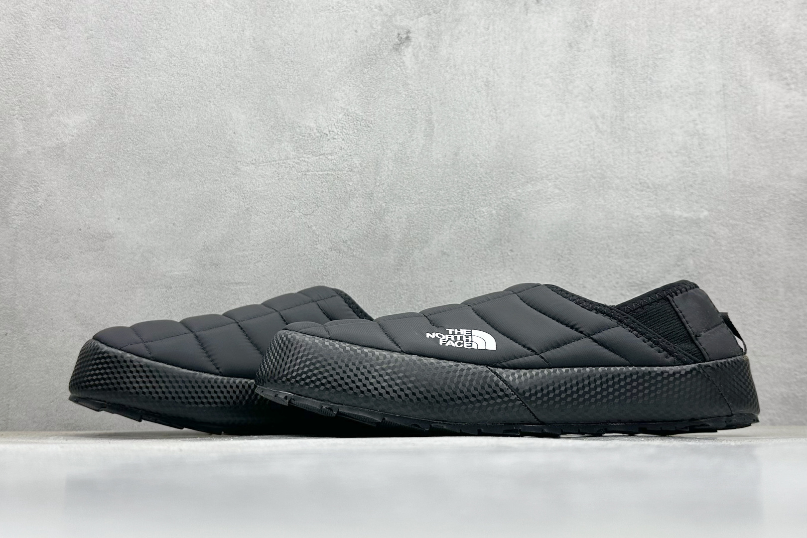 150 The North Face Thermoball Traction 北面冬季加绒透气轻盈一脚蹬休闲套鞋 NFOA3UZN-KY4