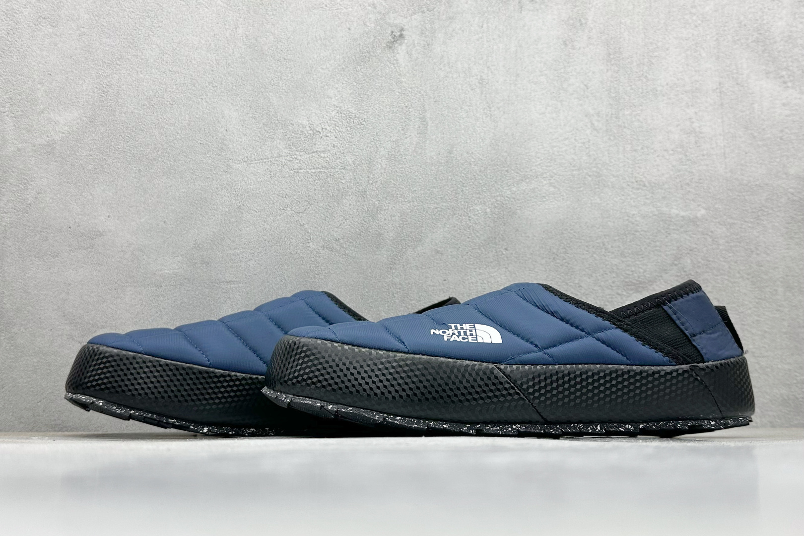 150 The North Face Thermoball Traction 北面冬季加绒透气轻盈一脚蹬休闲套鞋 NFOA3UZN-MG7
