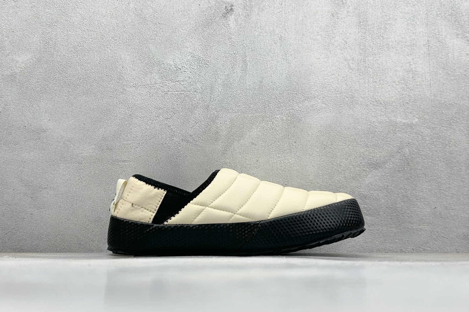 150 The North Face Thermoball Traction 北面冬季加绒透气轻盈一脚蹬休闲套鞋 NFOA3UZN-VJU