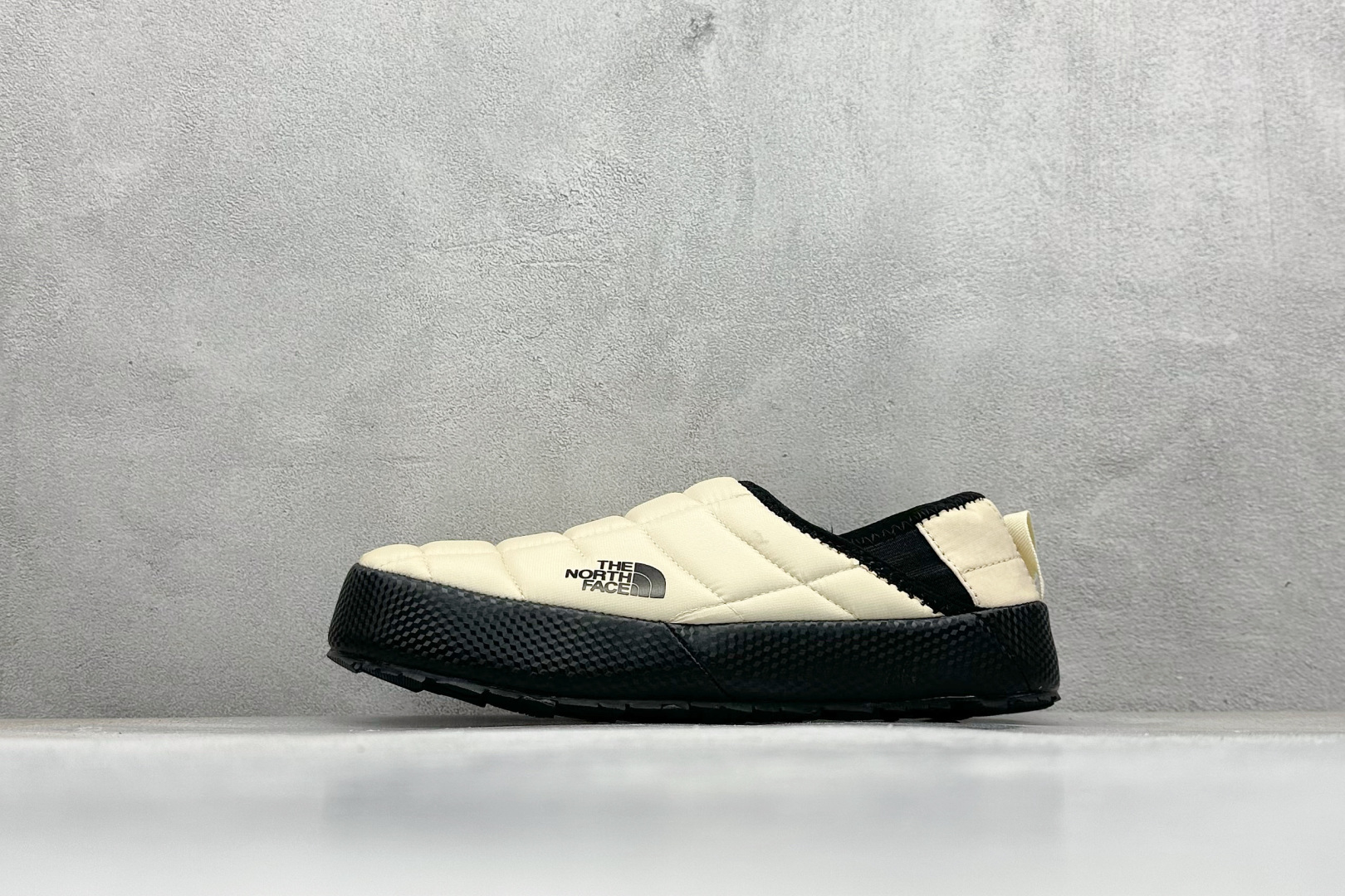 150 The North Face Thermoball Traction 北面冬季加绒透气轻盈一脚蹬休闲套鞋 NFOA3UZN-VJU