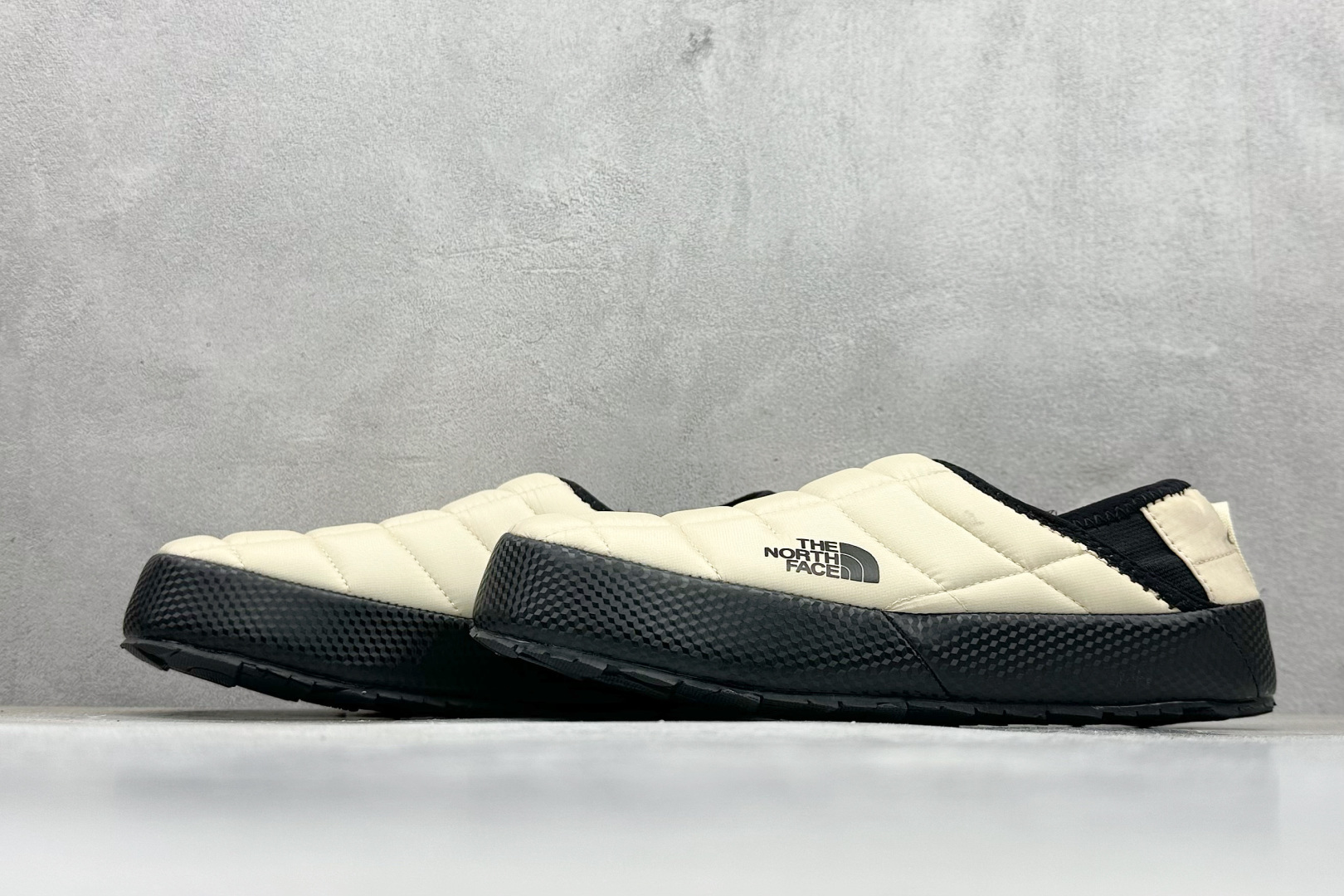 150 The North Face Thermoball Traction 北面冬季加绒透气轻盈一脚蹬休闲套鞋 NFOA3UZN-VJU