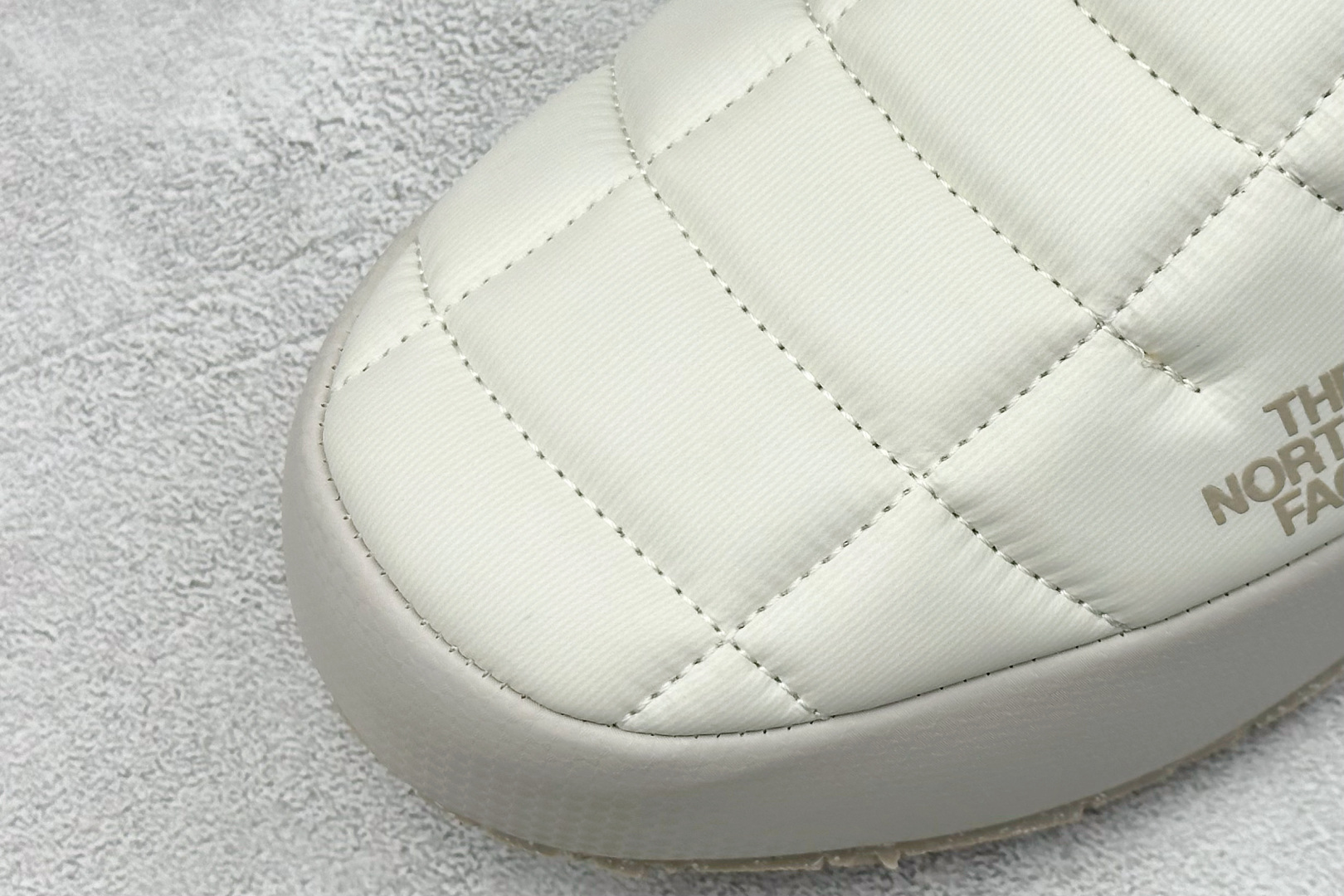 150 The North Face Thermoball Traction 北面冬季加绒透气轻盈一脚蹬休闲套鞋 NFOA3VIH-Q4C