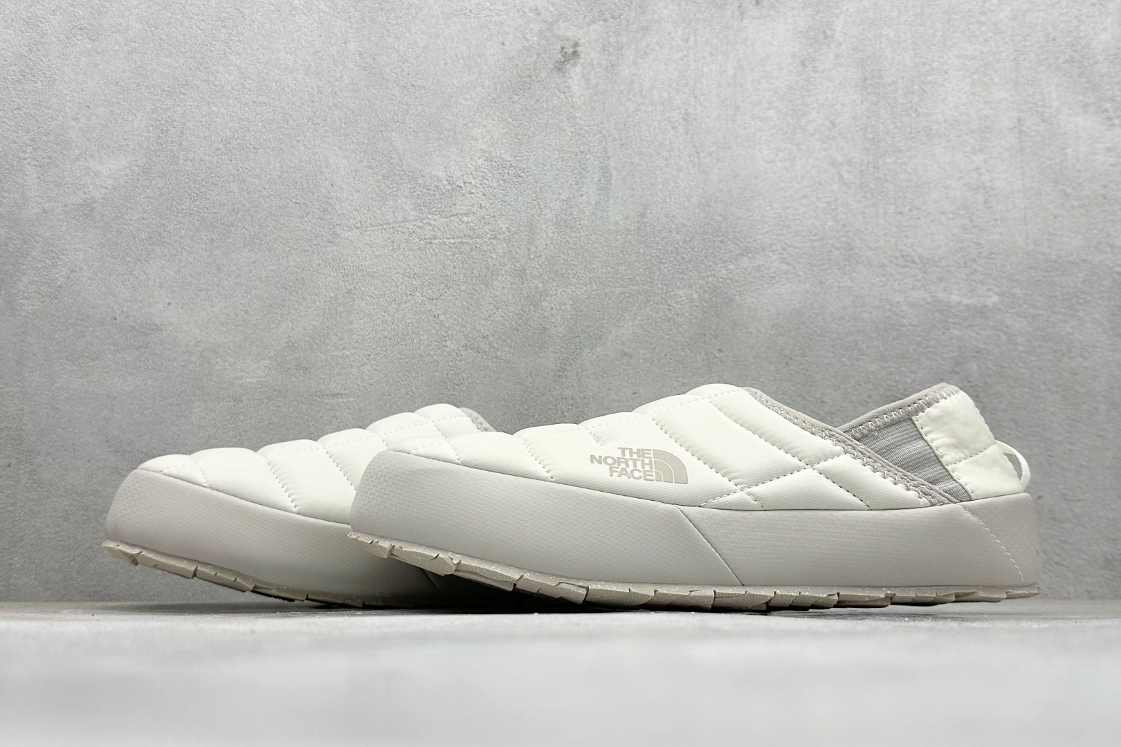 150 The North Face Thermoball Traction 北面冬季加绒透气轻盈一脚蹬休闲套鞋 NFOA3VIH-Q4C
