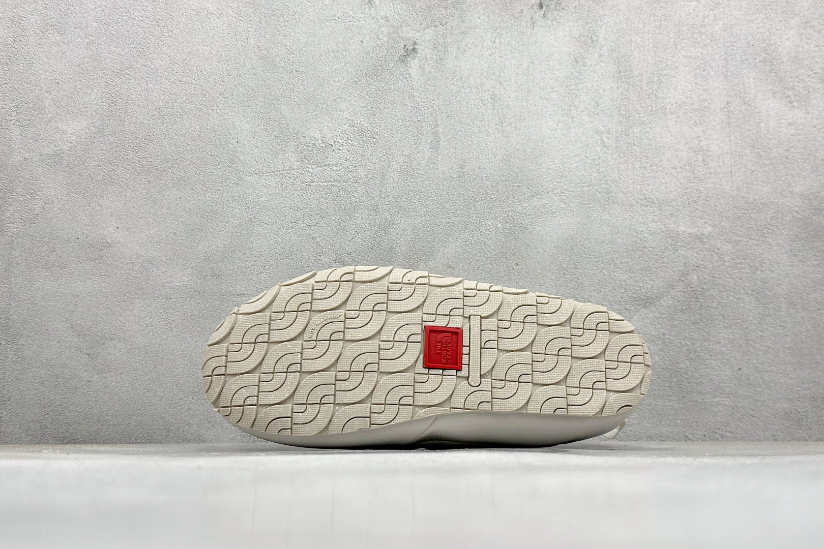 150 The North Face Thermoball Traction 北面冬季加绒透气轻盈一脚蹬休闲套鞋 NFOA3VIH-Q4C