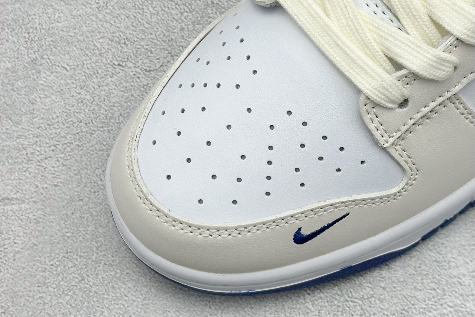 Nike SB Dunk Low“猿人头联名——米白蓝” 高端定制 低帮休闲板鞋 XF8698-206