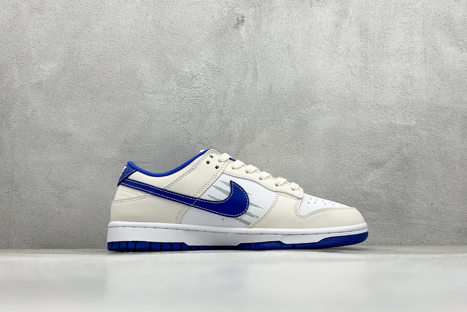 Nike SB Dunk Low“猿人头联名——米白蓝” 高端定制 低帮休闲板鞋 XF8698-206
