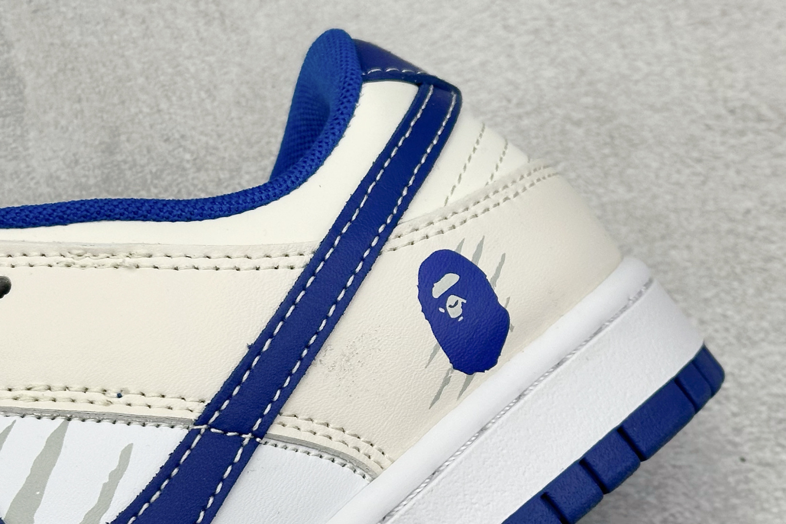 Nike SB Dunk Low“猿人头联名——米白蓝” 高端定制 低帮休闲板鞋 XF8698-206