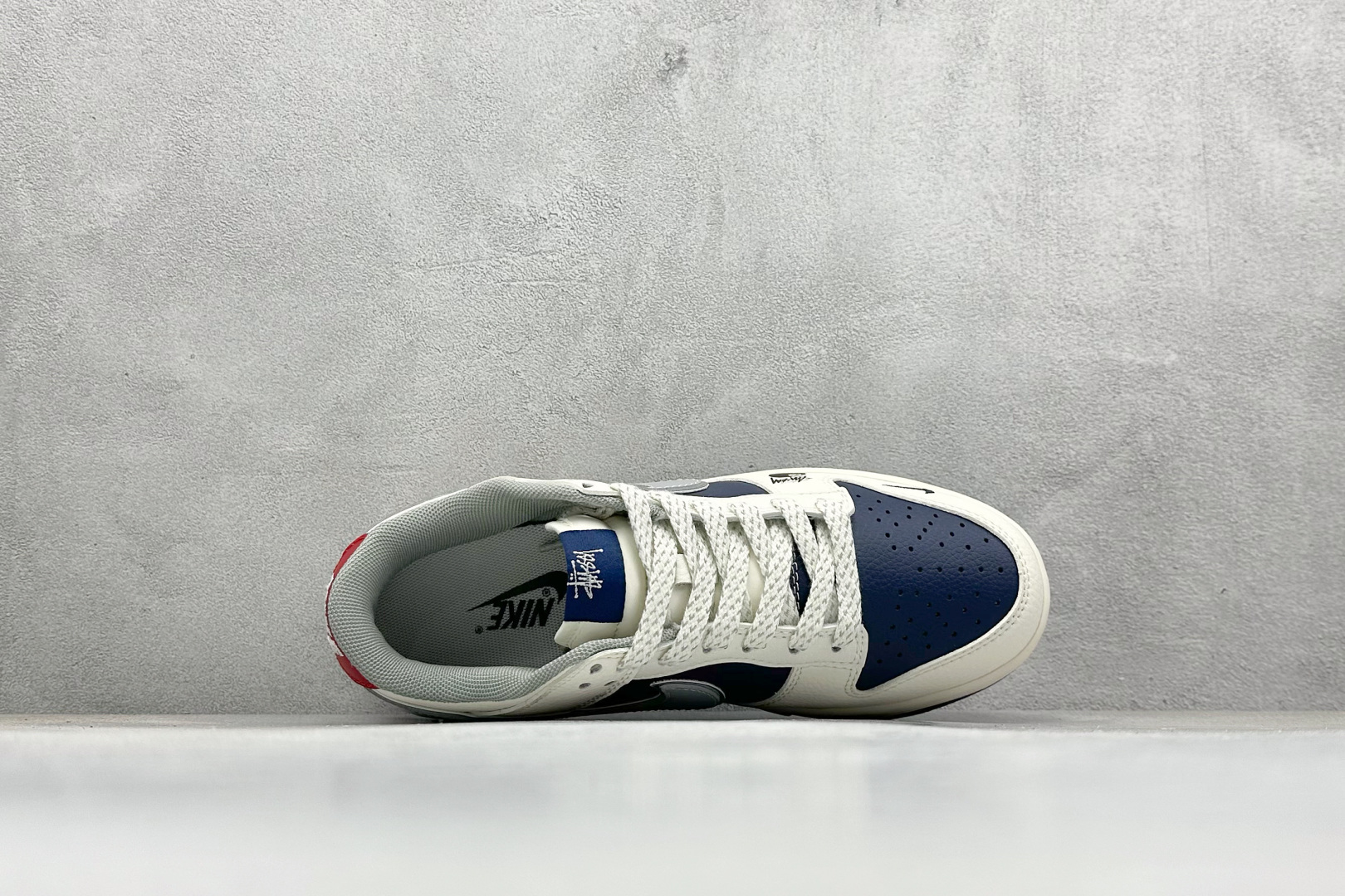 Nike SB Dunk Low“斯图西联名——蓝白灰勾” 高端定制 低帮休闲板鞋 SD6868-107