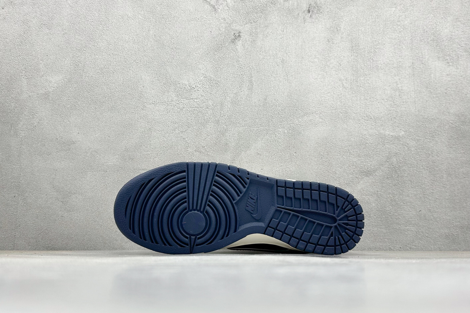 Nike SB Dunk Low“斯图西联名——蓝白灰勾” 高端定制 低帮休闲板鞋 SD6868-107