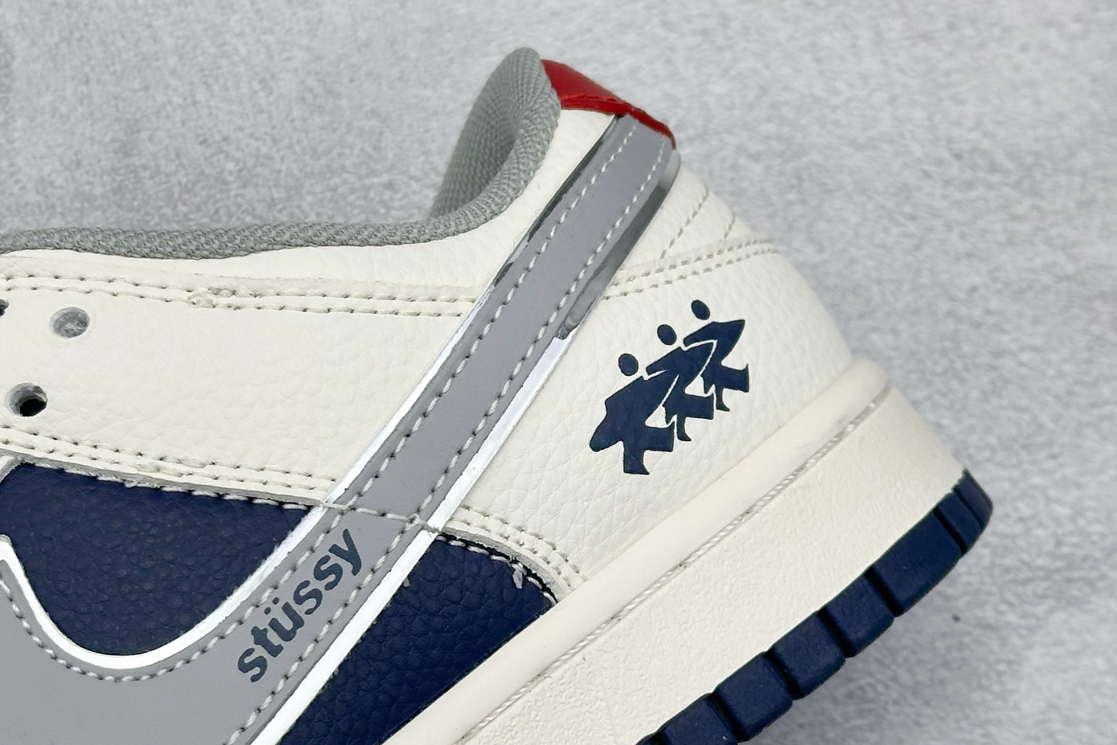 Nike SB Dunk Low“斯图西联名——蓝白灰勾” 高端定制 低帮休闲板鞋 SD6868-107